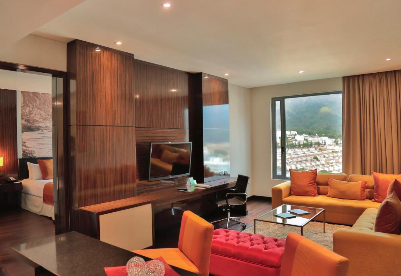Holiday Inn Bucaramanga Cacique By Ihg מראה חיצוני תמונה A suite at the hotel