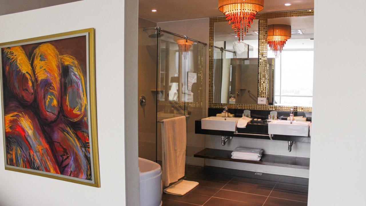Holiday Inn Bucaramanga Cacique By Ihg מראה חיצוני תמונה Bathroom