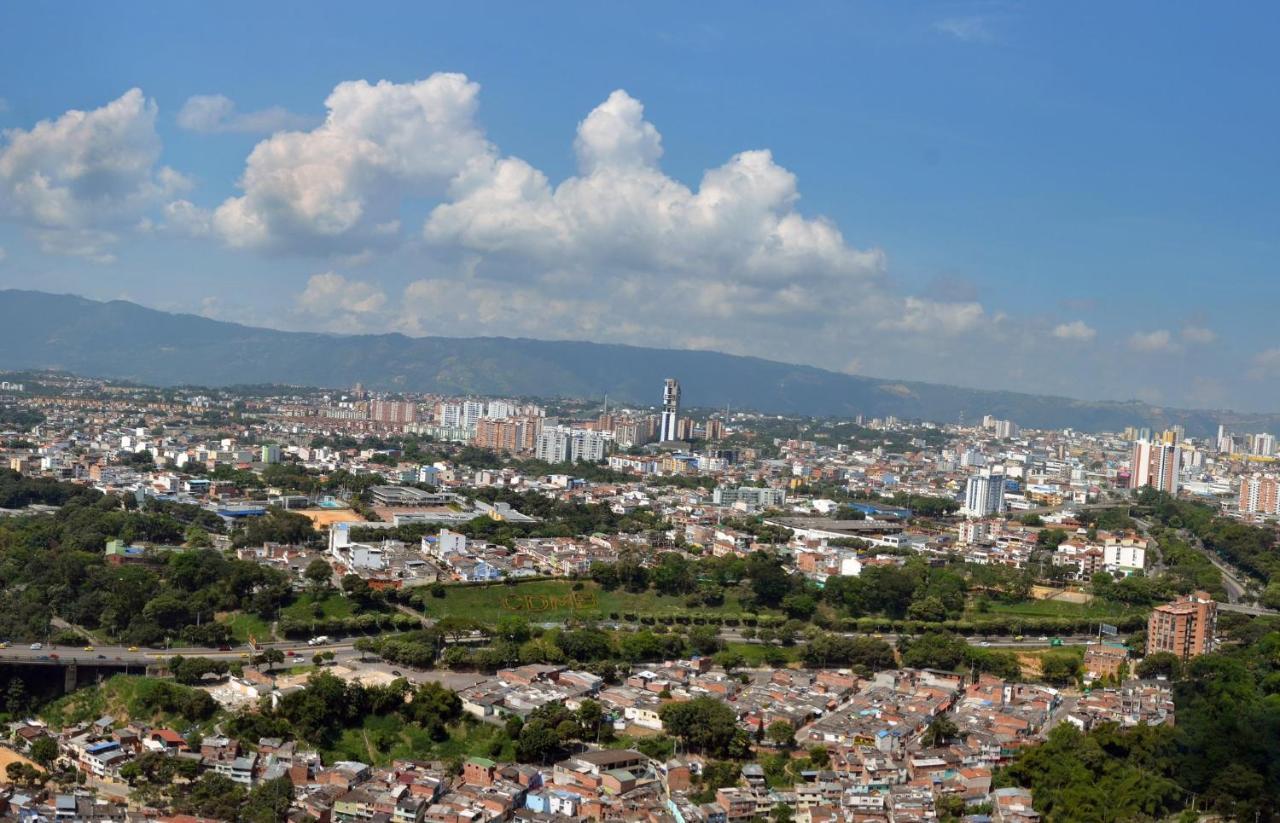 Holiday Inn Bucaramanga Cacique By Ihg מראה חיצוני תמונה Santiago skyline