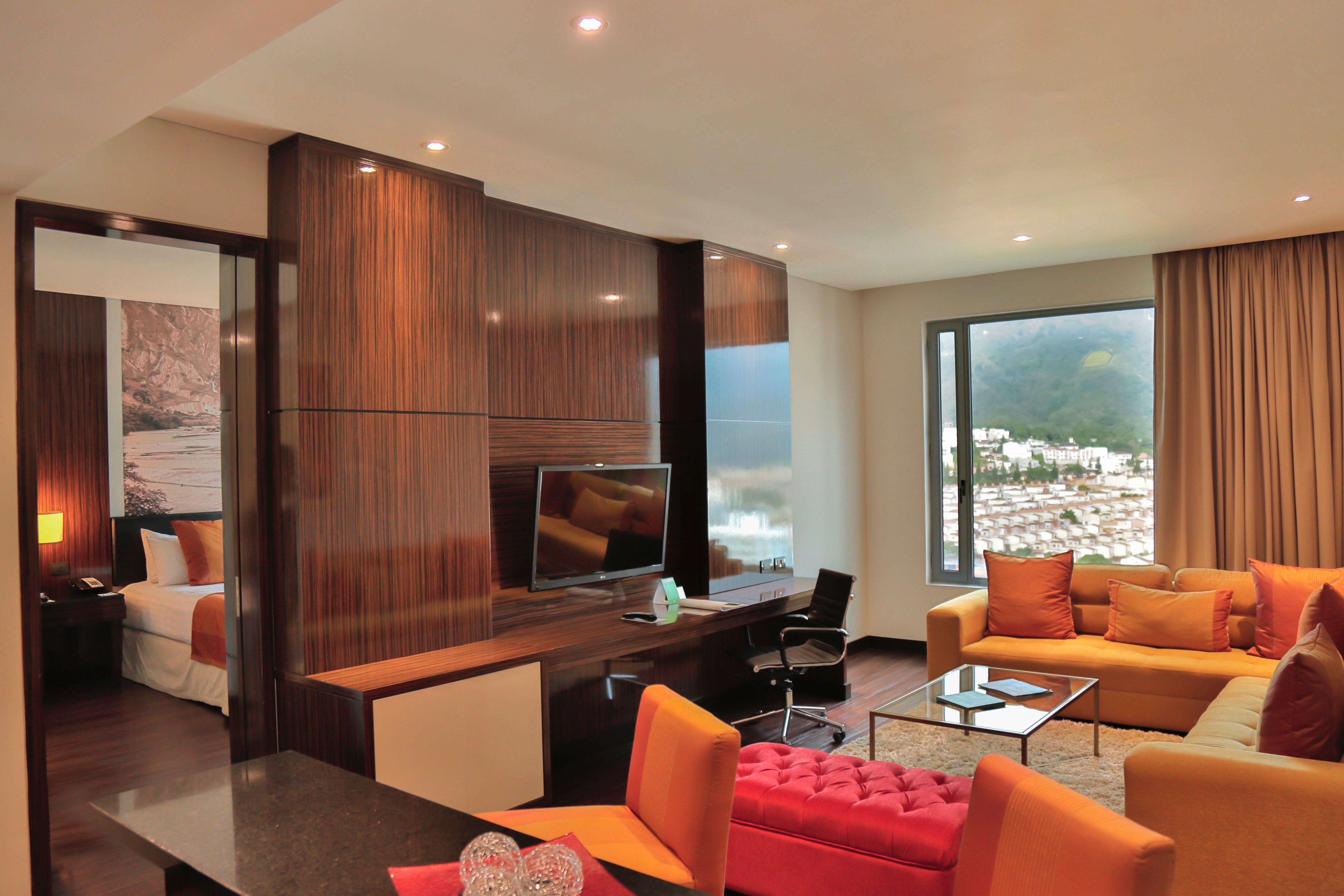 Holiday Inn Bucaramanga Cacique By Ihg מראה חיצוני תמונה Suite at the hotel
