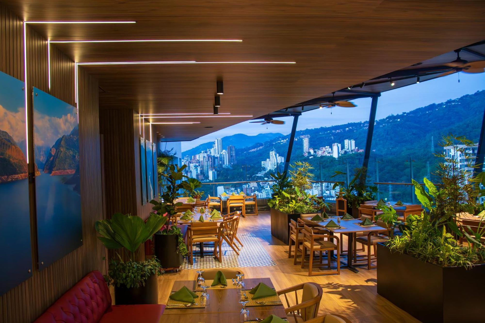 Holiday Inn Bucaramanga Cacique By Ihg מראה חיצוני תמונה The Peak Galleria