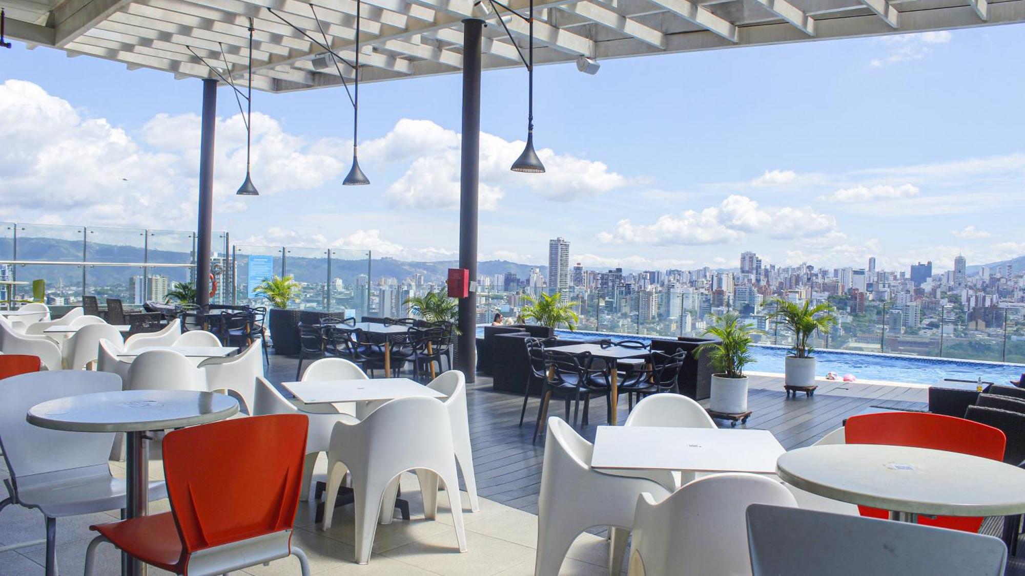 Holiday Inn Bucaramanga Cacique By Ihg מראה חיצוני תמונה Skyline